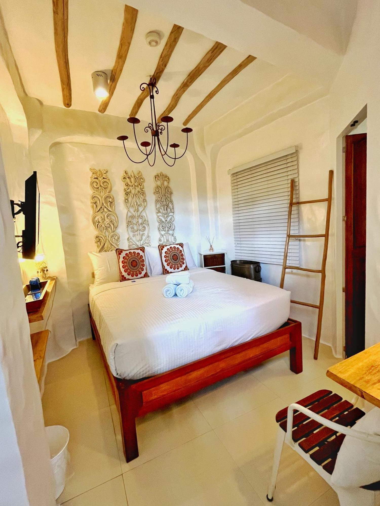 Lugar Bonito Hotel Balabag  Екстер'єр фото