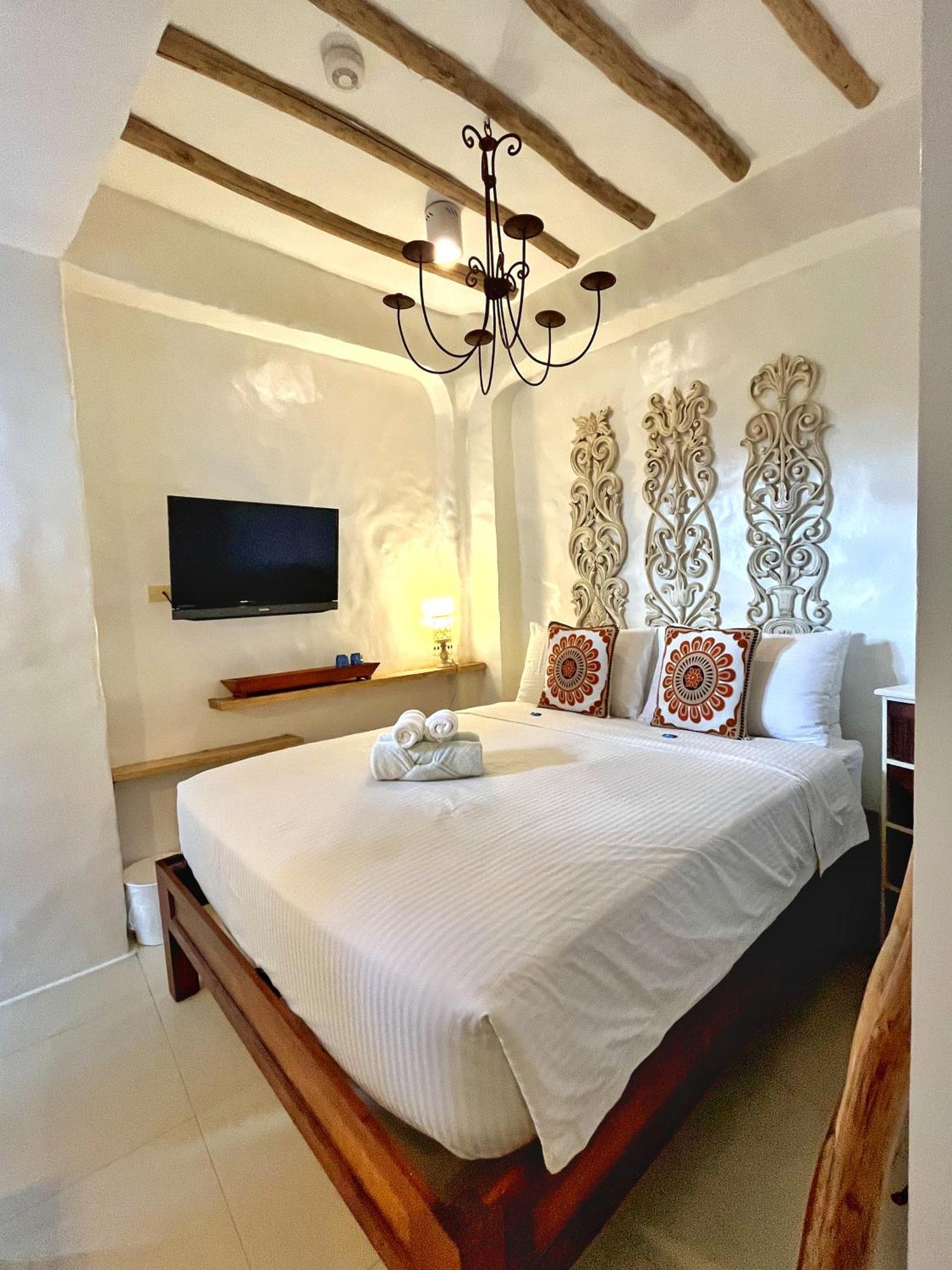 Lugar Bonito Hotel Balabag  Екстер'єр фото