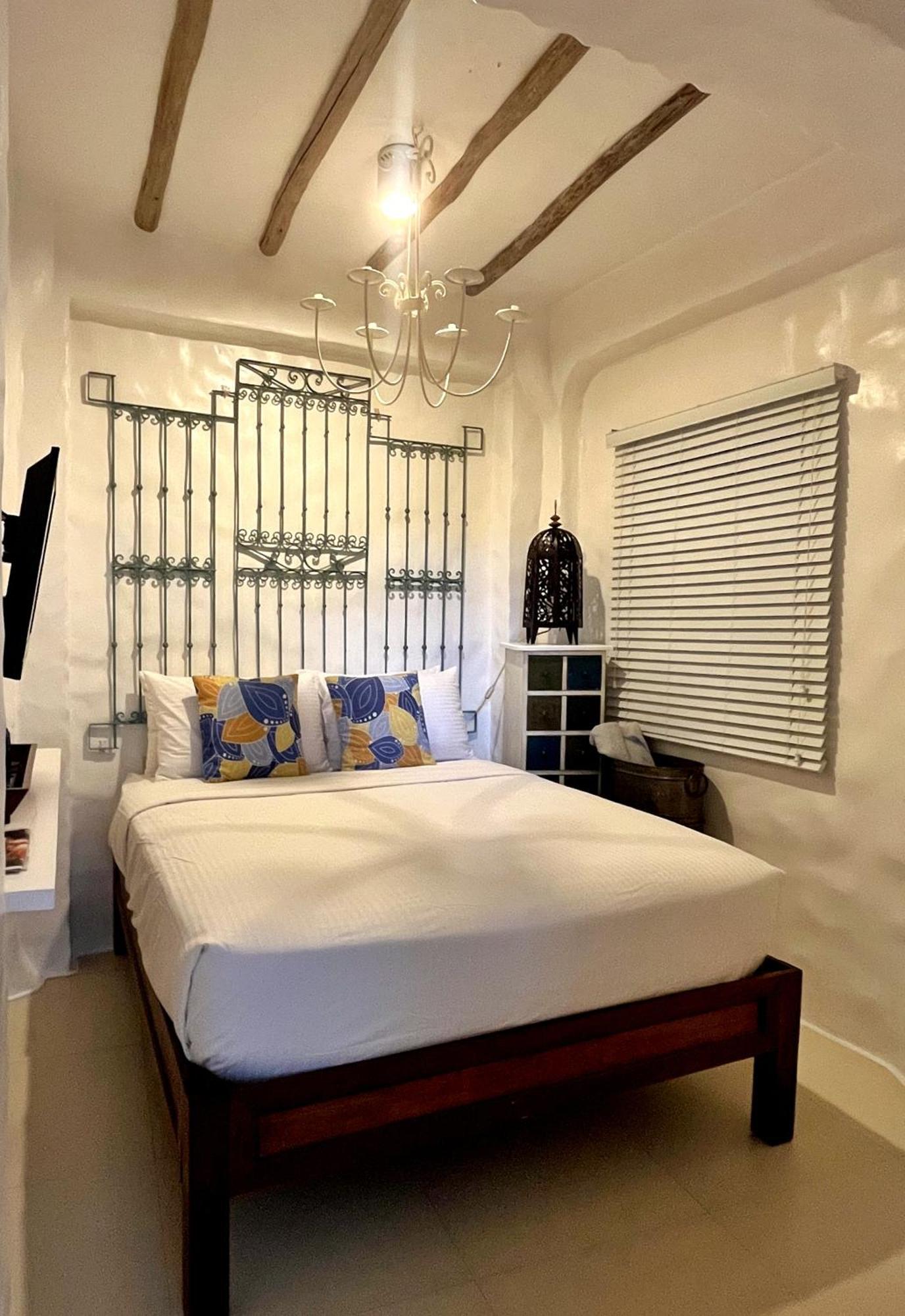 Lugar Bonito Hotel Balabag  Екстер'єр фото