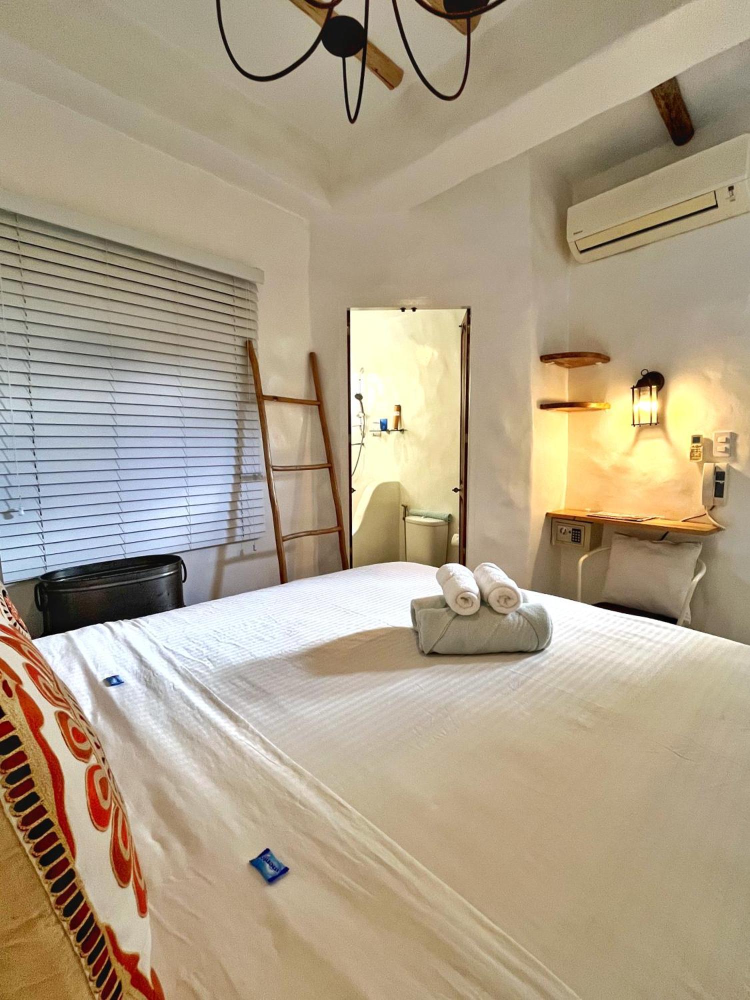 Lugar Bonito Hotel Balabag  Екстер'єр фото