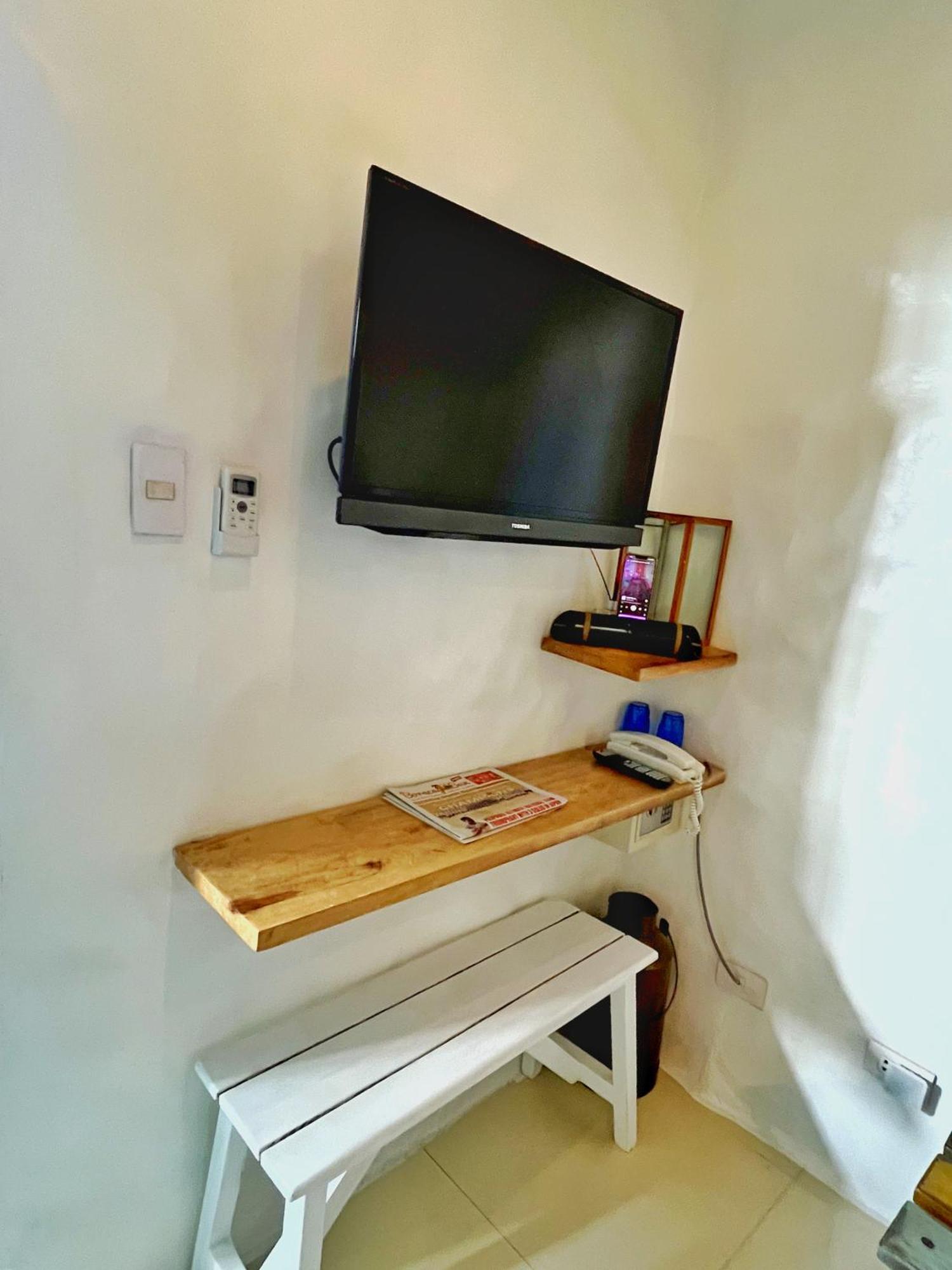 Lugar Bonito Hotel Balabag  Екстер'єр фото