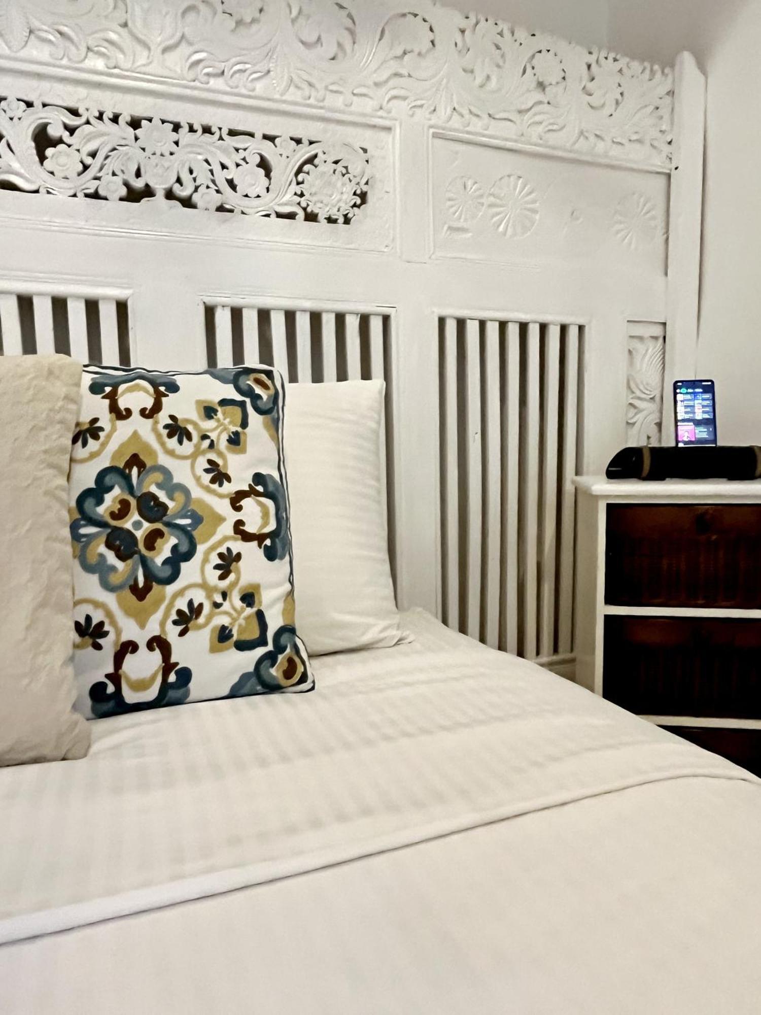 Lugar Bonito Hotel Balabag  Екстер'єр фото