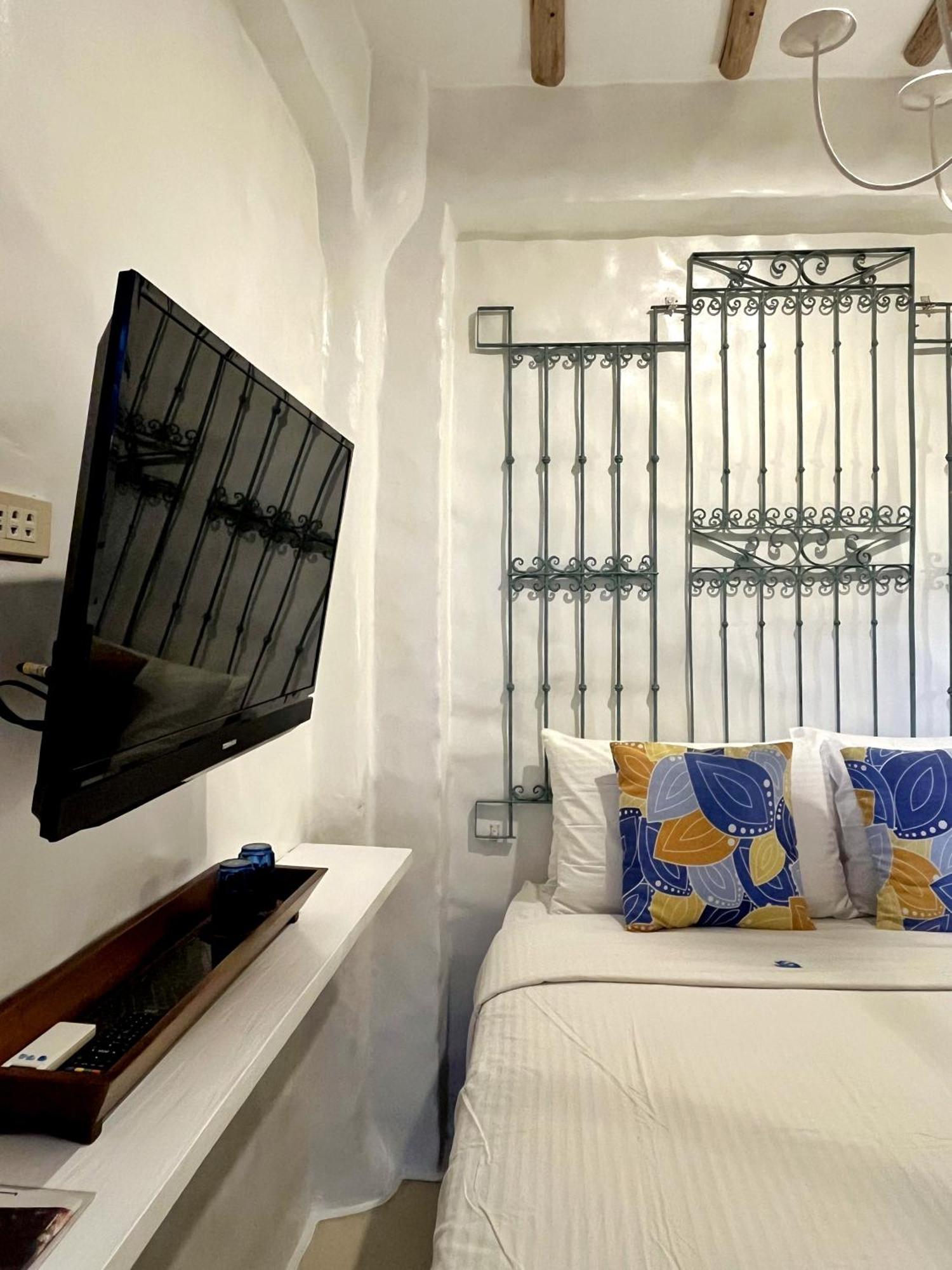 Lugar Bonito Hotel Balabag  Екстер'єр фото
